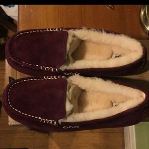 Ugg Burgundy moccasins size 6women brand new in